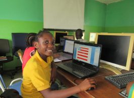 computer lab youngsters - vocational training - mineke foundation